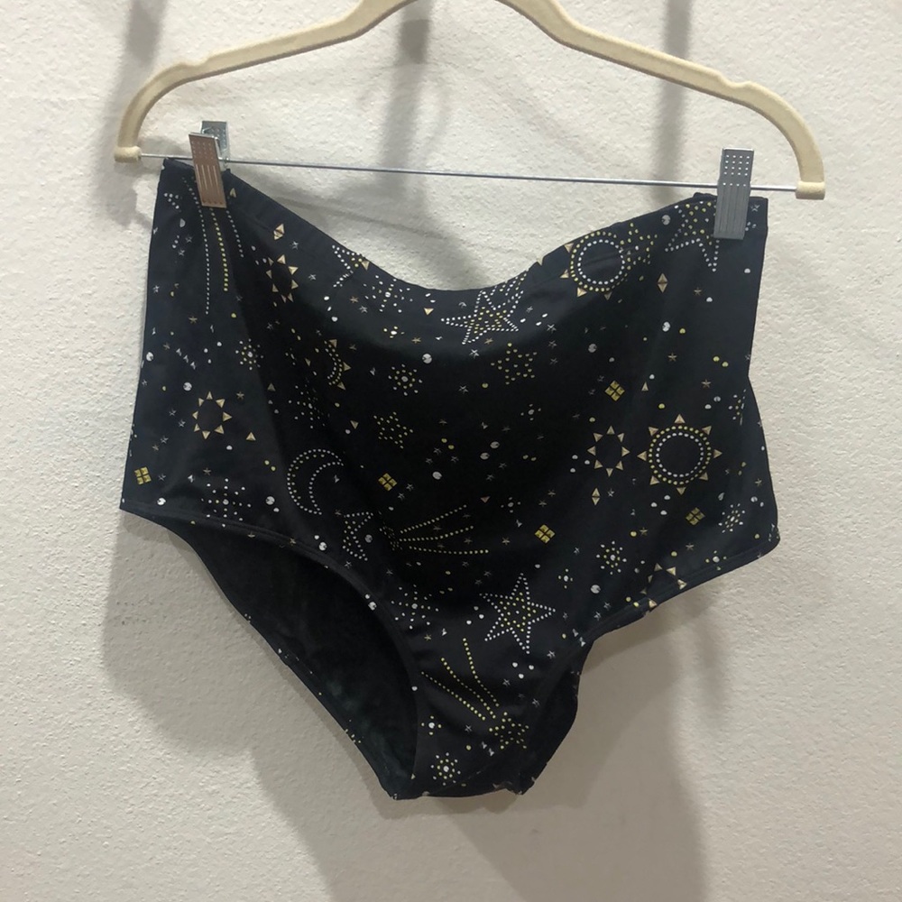 2X Torrid swim bottom! Starry print!